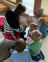 Vorlesetag im Kindergarten An der Windmühle kleine Vorlesegruppe