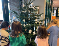 Schmücken des Kinderwunschbaums 2024